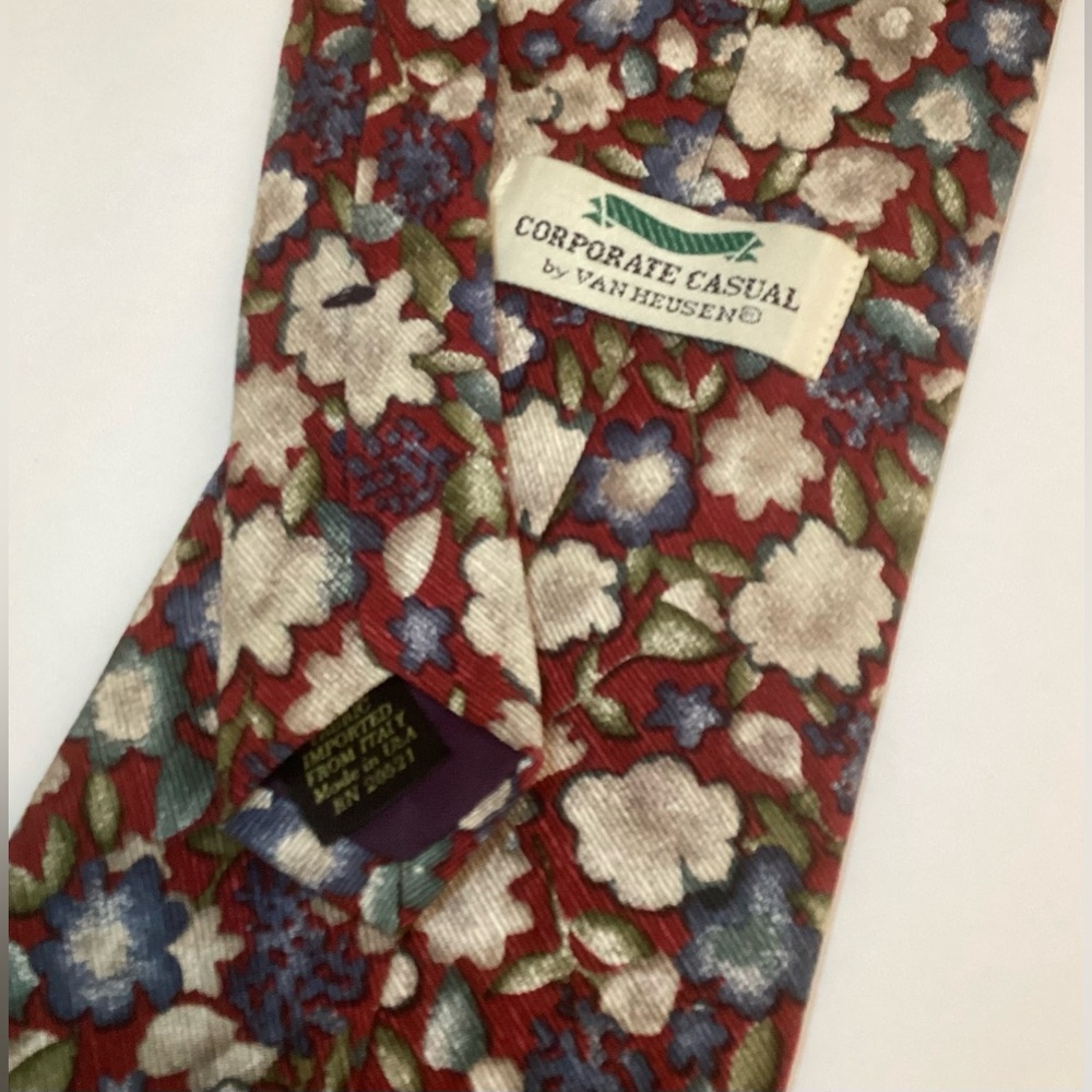 Vintage Van Heusan Necktie - Picture 4 of 7